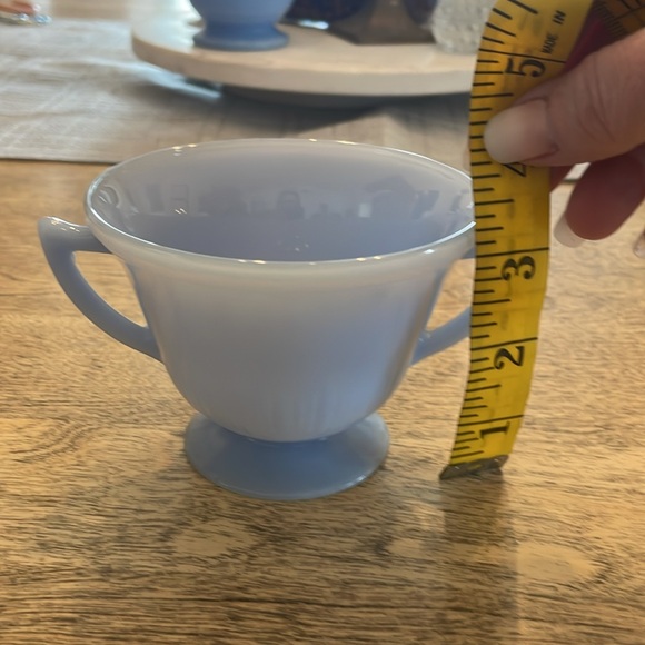 Vintage 2 piece Pyrex Delphite pitcher and sugar dish set - Picture 14 of 16